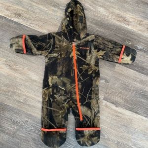 Columbia Hooded Zip Up Camo Onsie 6-12 months